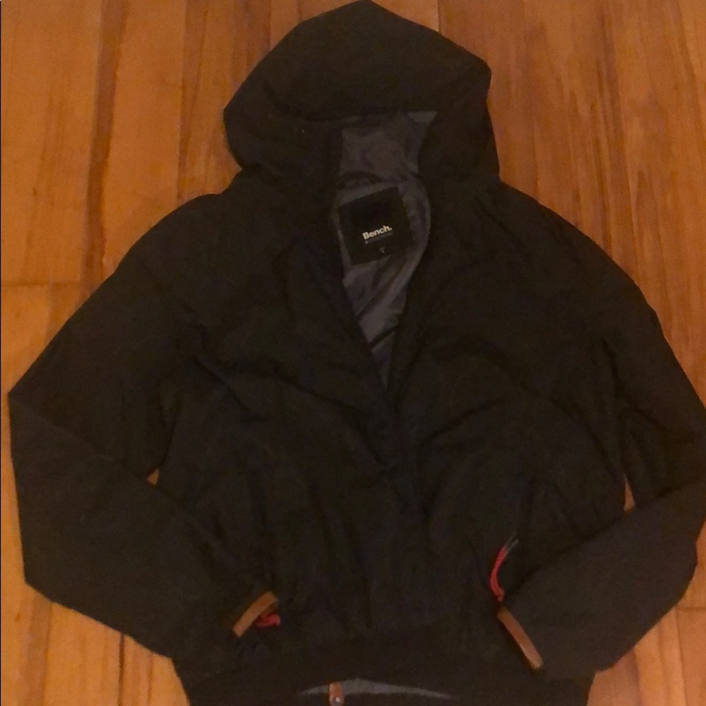 Bench windbreaker